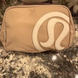 NWT lululemon Everywhere Belt Bag w/ White Logo